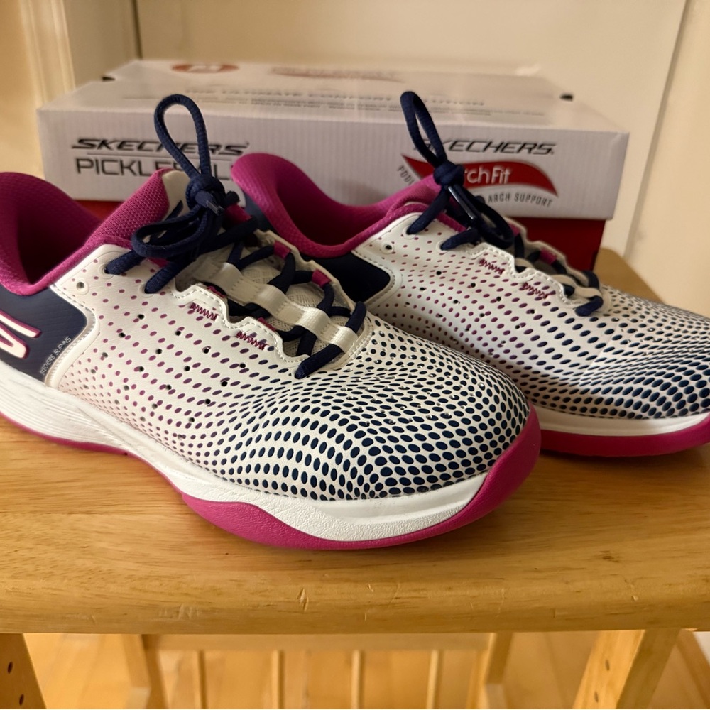 Skechers Women's Navy and Pink Arch fit Pickleball Shoes
